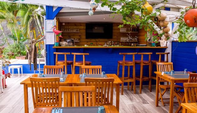 Restaurant & Bar